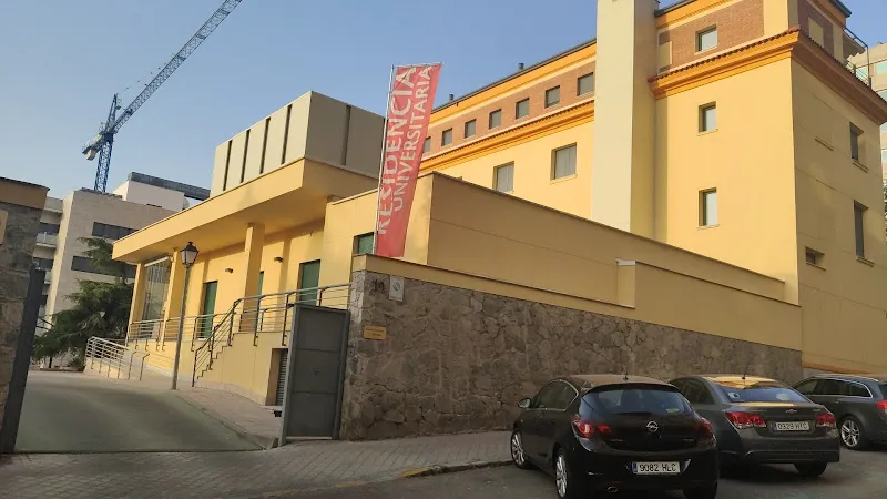 Edificio amarillo con rampa y coches en la entrada de la residencia cardenal spinola en madrid esclavas del divino corazon prv espana norte